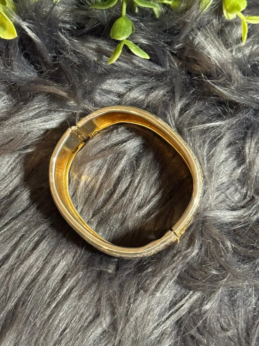 Used Wide Cuff‎ (c1)